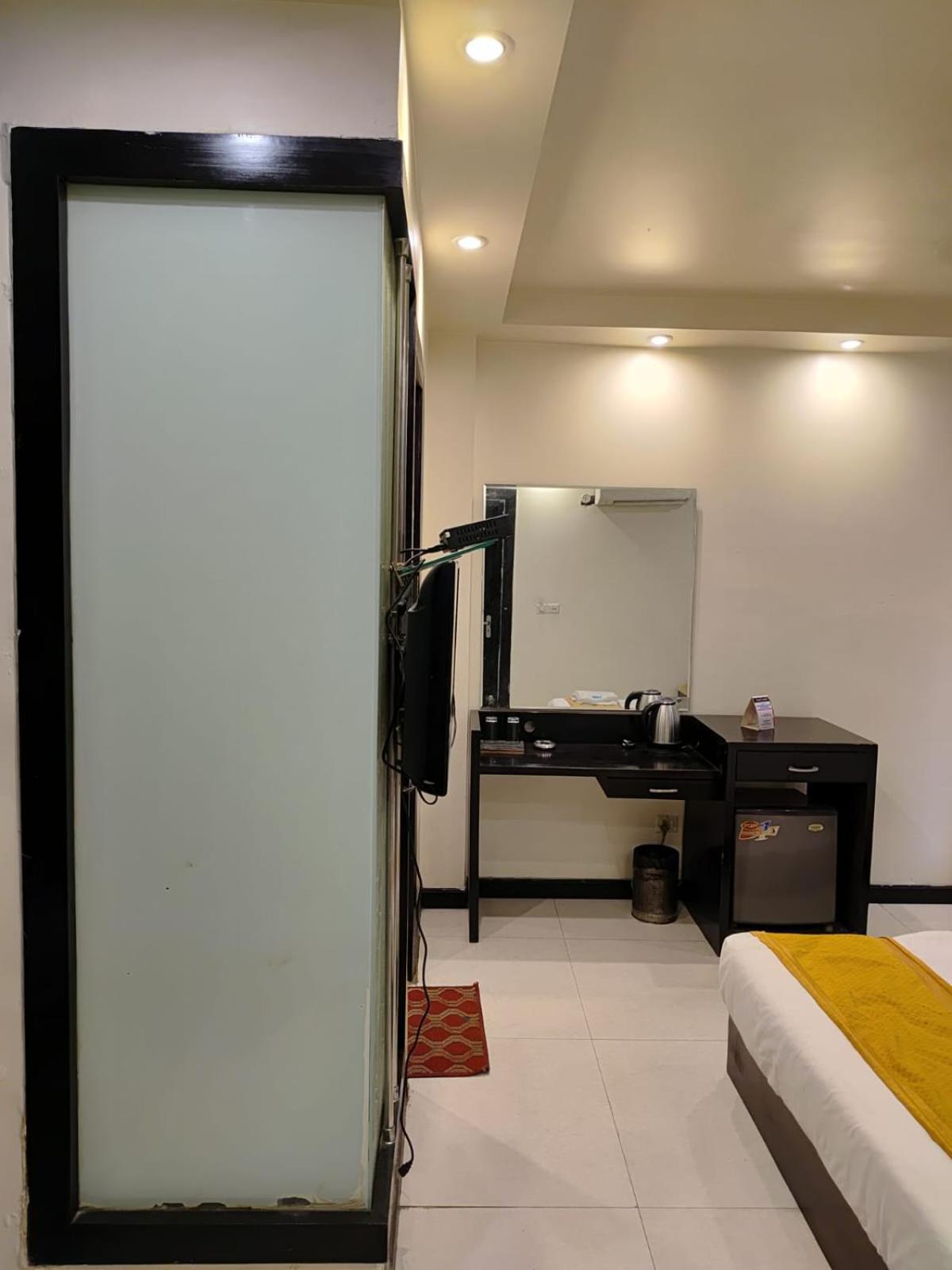 Paschim Vihar Hotel Deli Exterior foto