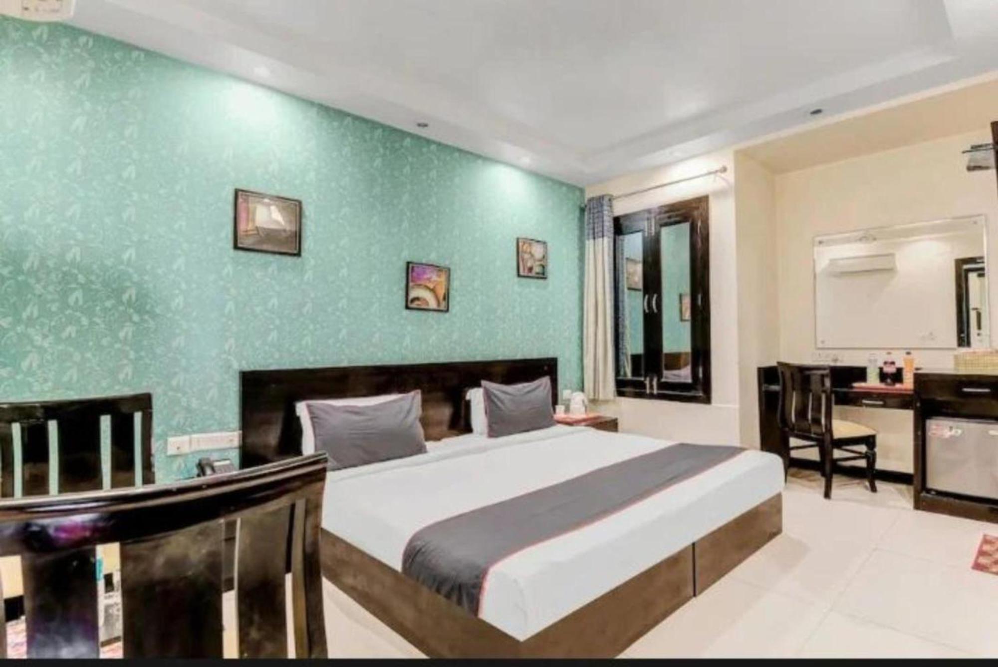 Paschim Vihar Hotel Deli Exterior foto