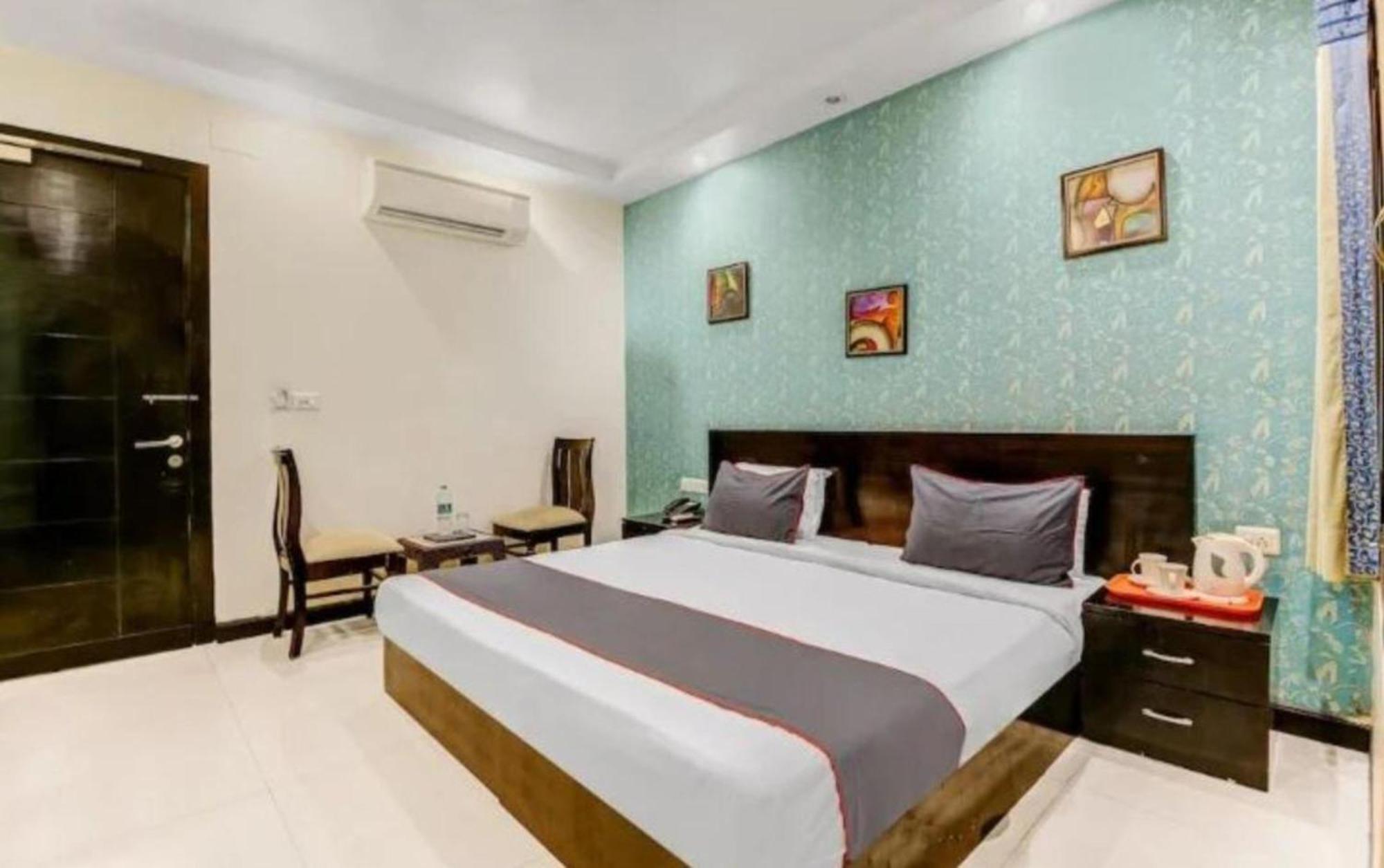Paschim Vihar Hotel Deli Exterior foto